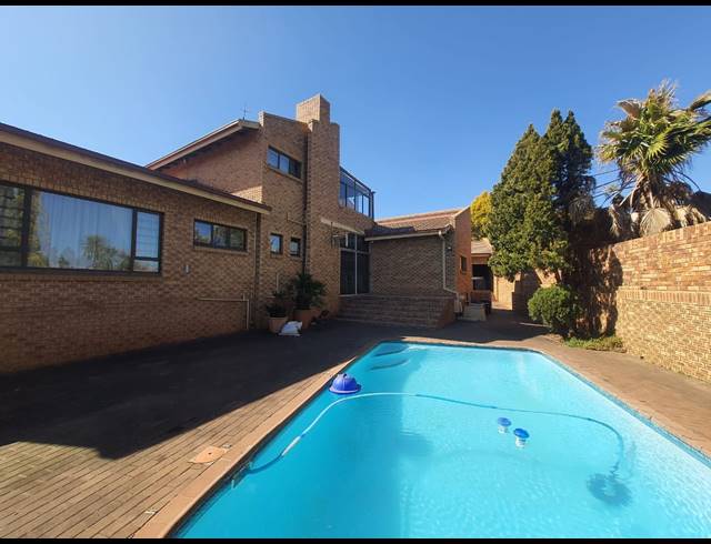5 BEDROOM HOUSE FOR SALE IN VANDERBIJLPARK SE 3